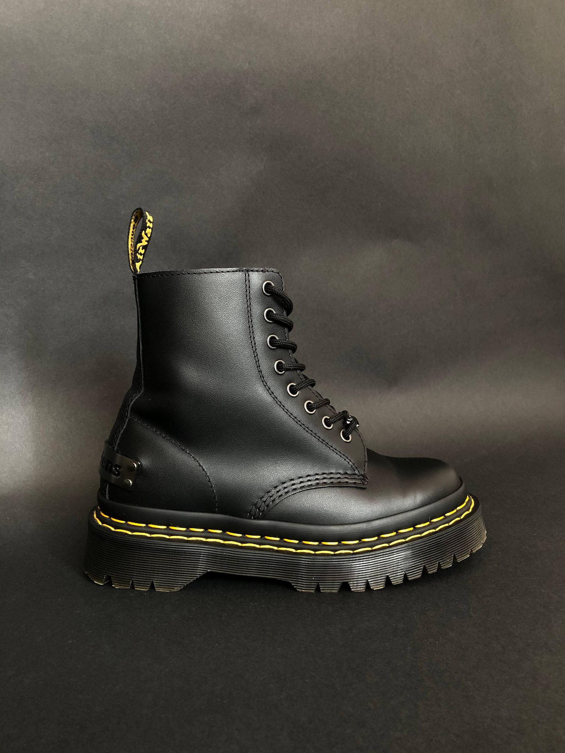 Dr. Martens 1460 Bex DS - Black Haircell (UK 5 EU 38) Б\у Dr. Martens 1460 Bex DS - Black Haircell (UK 5 EU 38) в хорошому стані. Вживані черевики Dr. Martens