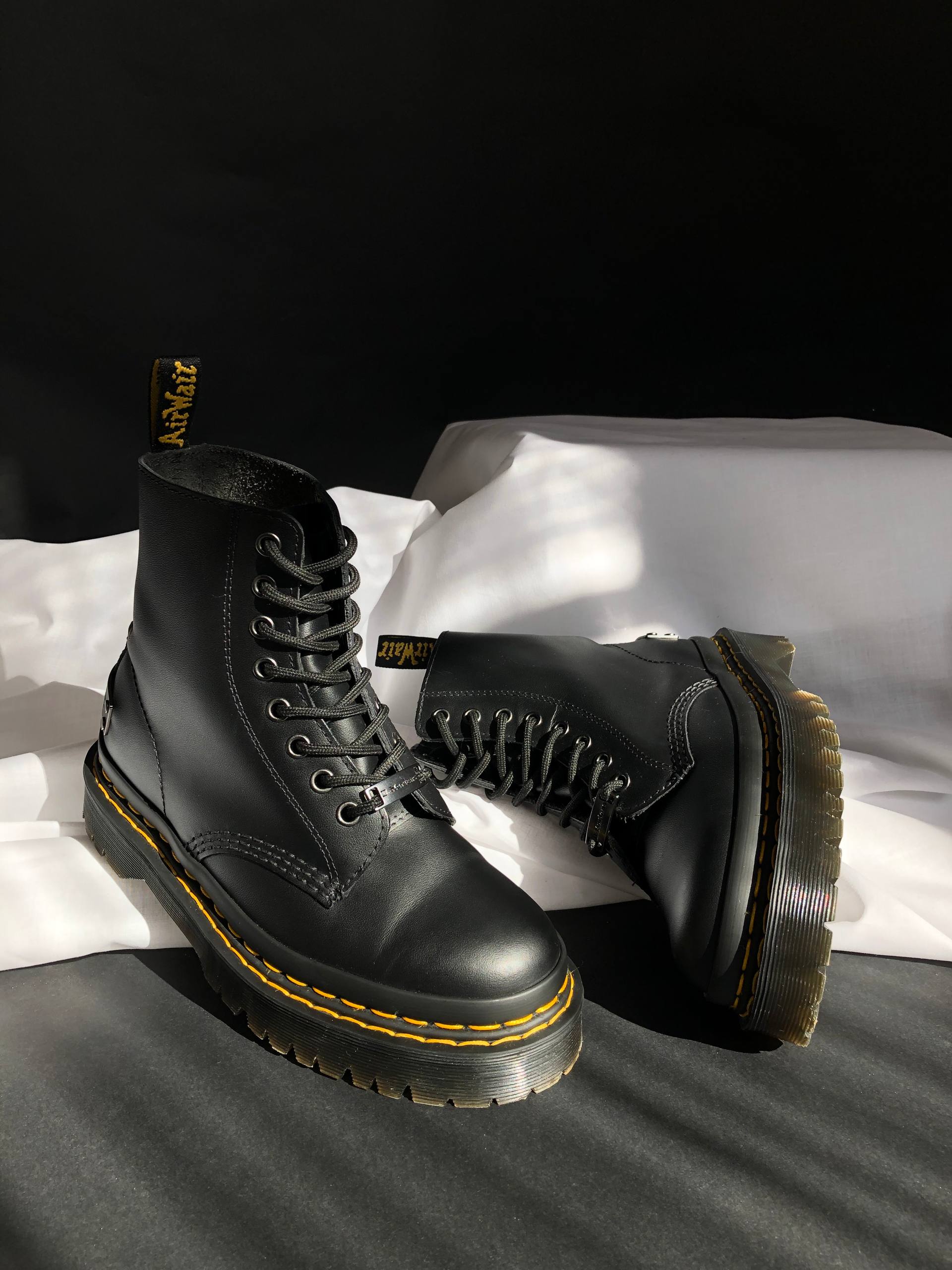 Dr. Martens 1460 Bex DS - Black Haircell (UK 5 EU 38) Б\у Dr. Martens 1460 Bex DS - Black Haircell (UK 5 EU 38) в хорошому стані. Вживані черевики Dr. Martens