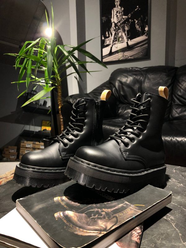 Вживані черевики Dr. Martens Jadon II Vegan - Mono Black Felix - 38 в ідеальному стані