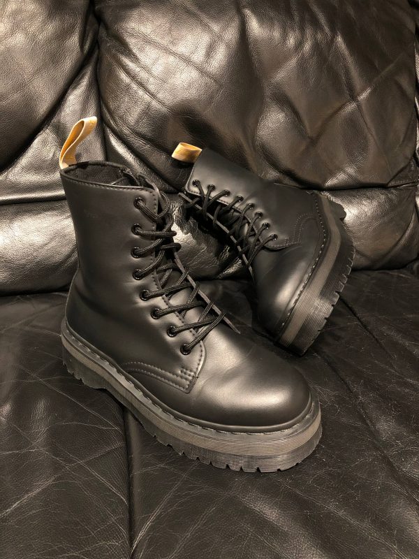 Вживані черевики Dr. Martens Jadon II Vegan - Mono Black Felix Rub-Off (UK 7 EU 41)