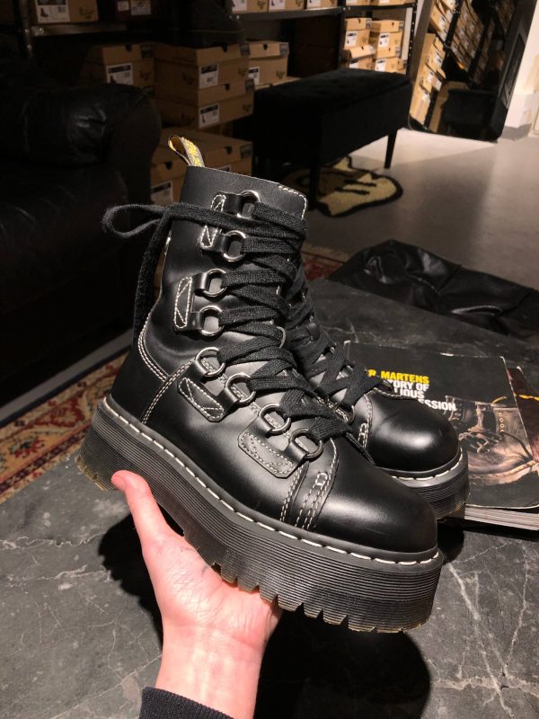Вживані черевики Dr. Martens Jadon XL Black Haircell (UK 5 EU 38) з мінімальними ознаками експлуатації. Виготовленні з міцної шкіри на платформі.