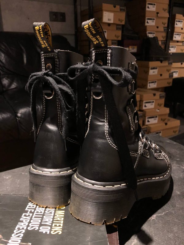 Вживані черевики Dr. Martens Jadon XL Black Haircell (UK 5 EU 38) з мінімальними ознаками експлуатації. Виготовленні з міцної шкіри на платформі.
