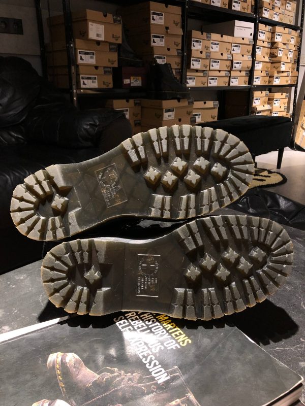 Вживані черевики Dr. Martens Jadon XL Black Haircell (UK 5 EU 38) з мінімальними ознаками експлуатації. Виготовленні з міцної шкіри на платформі.
