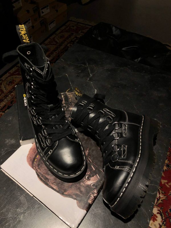 Вживані черевики Dr. Martens Jadon XL Black Haircell (UK 5 EU 38) з мінімальними ознаками експлуатації. Виготовленні з міцної шкіри на платформі.