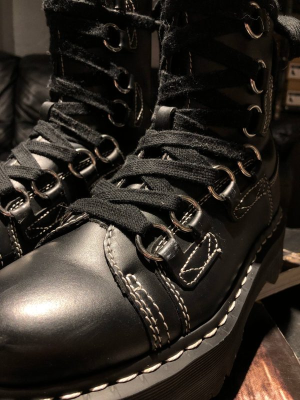 Вживані черевики Dr. Martens Jadon XL Black Haircell (UK 5 EU 38) з мінімальними ознаками експлуатації. Виготовленні з міцної шкіри на платформі.