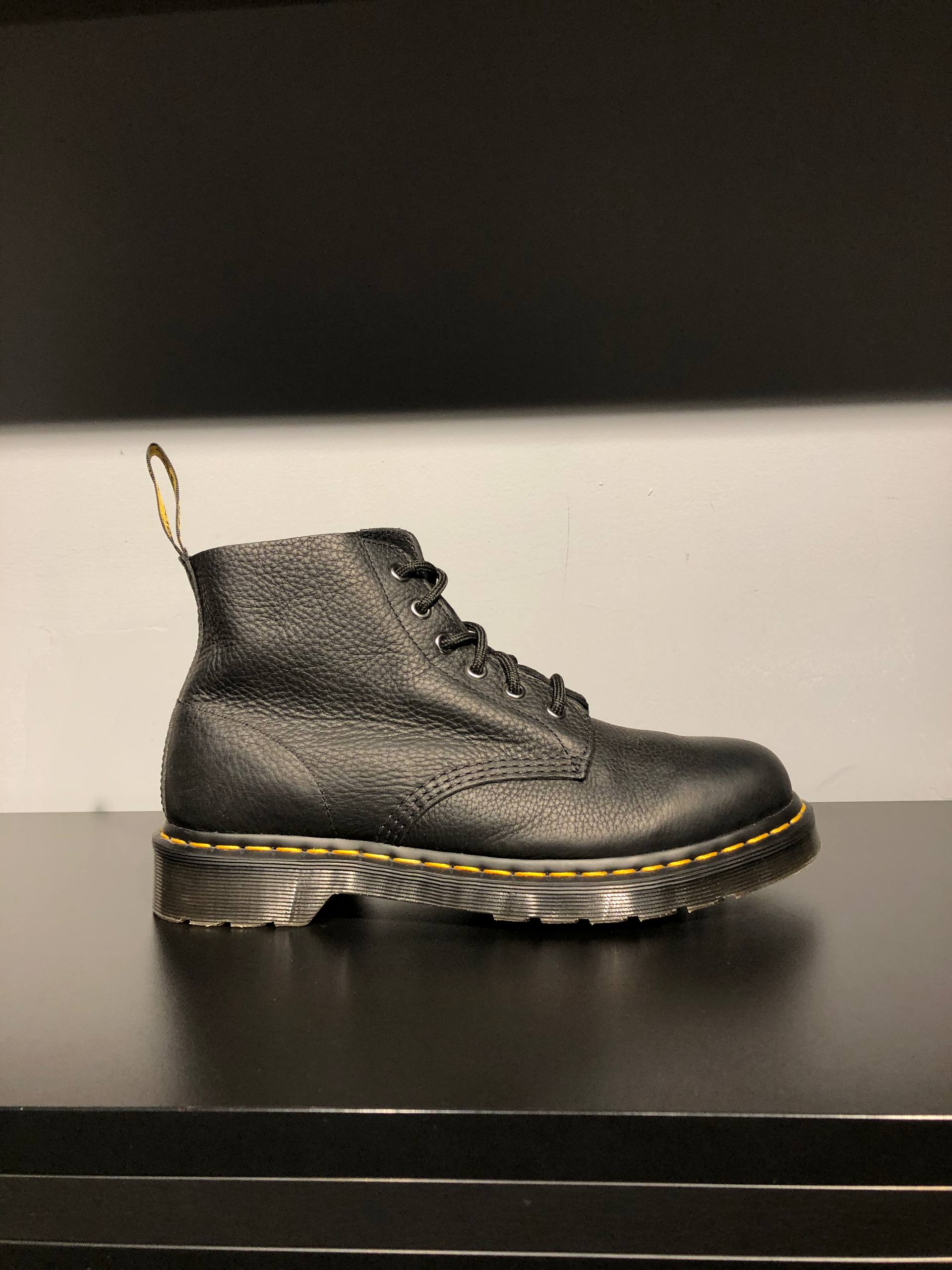 Dr. Martens 101 Pascal - Black Ambassador (UK 7 EU 41) Б\у напівчеревики Dr. Martens 101 Pascal - Black Ambassador (UK 7 EU 41) в ідеальному стані, черевики мартенс як нові на resale.martens.com.ua