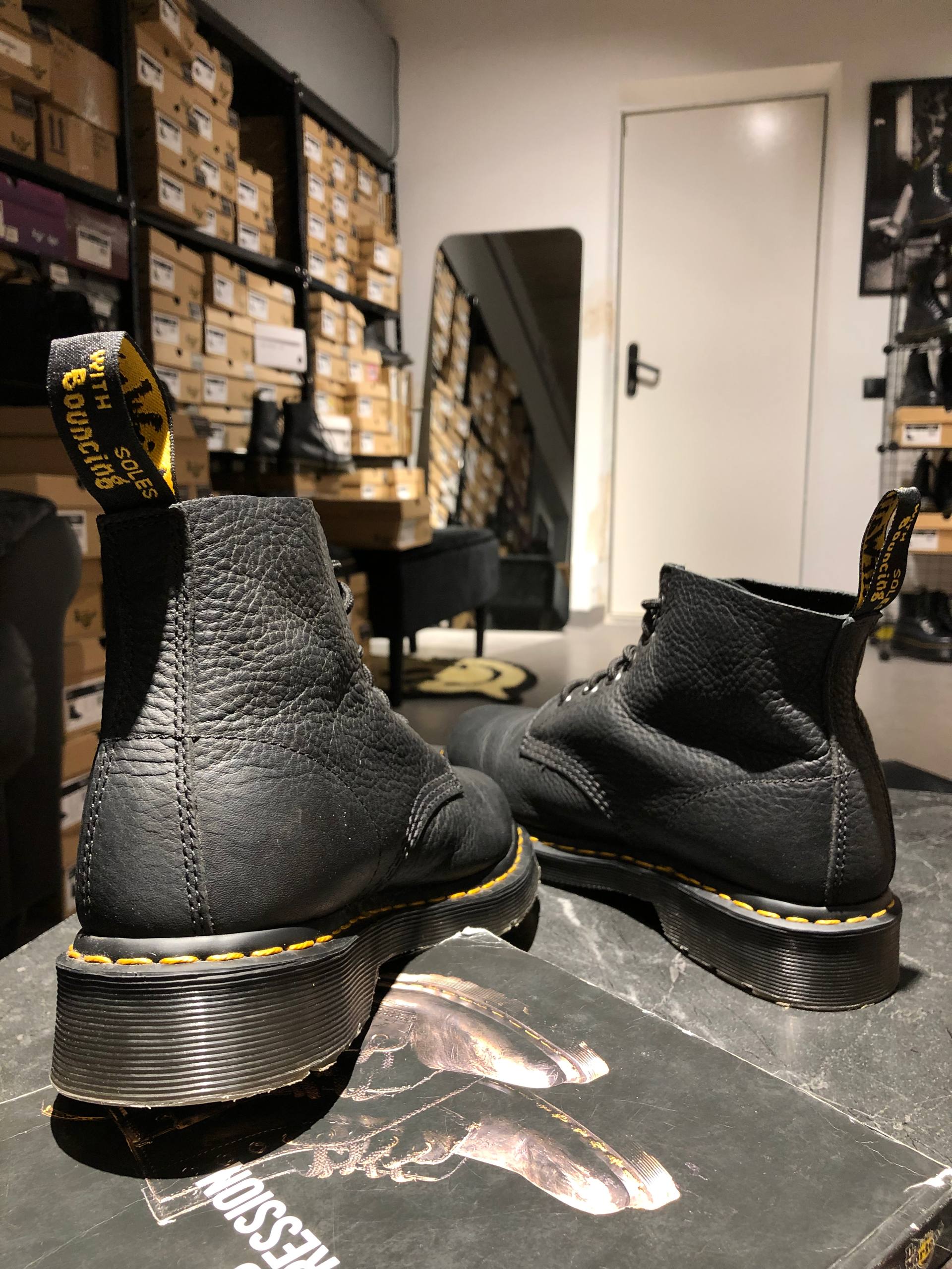 Dr. Martens 101 Pascal - Black Ambassador (UK 7 EU 41) (5) Б\у напівчеревики Dr. Martens 101 Pascal - Black Ambassador (UK 7 EU 41) в ідеальному стані, черевики мартенс як нові на resale.martens.com.ua
