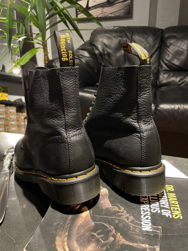 Б/у черевики Dr. Martens 1460 - Black Ambassador (UK 9 EU 43) в хорошому стані, вживане взуття Dr. Martens 1460 - Black Ambassador (UK 9 EU 43)