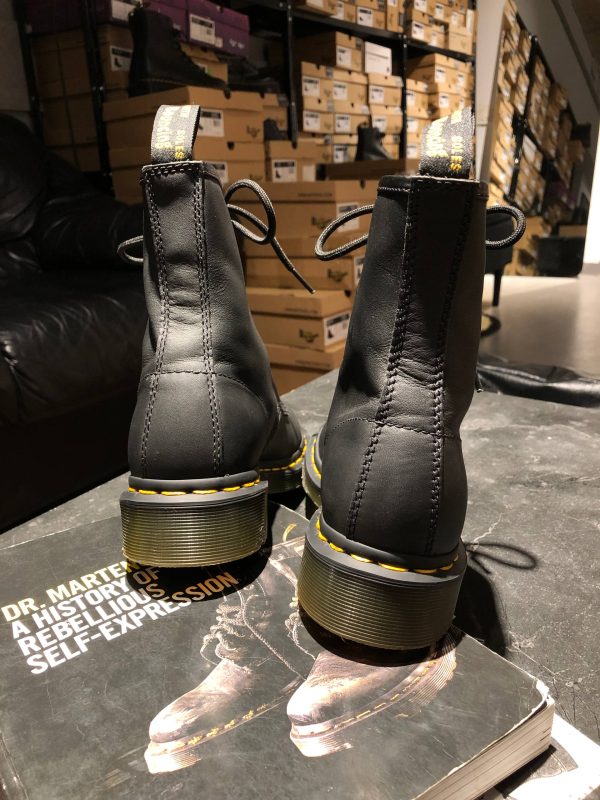 Вживані Dr. Martens 1460 W - Black Nappa (UK 5 EU 38) в хорошому стані купити в Україні