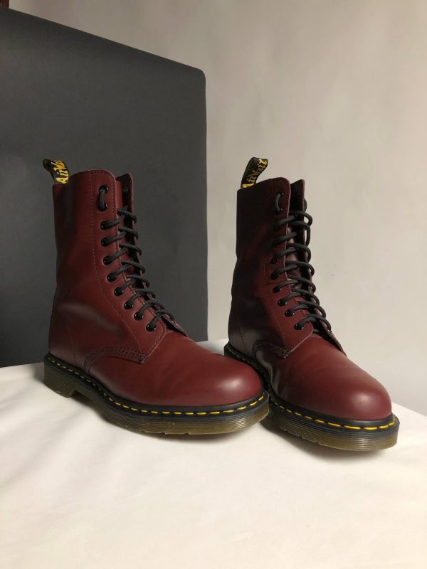 Вінтажні Dr. Martens 1490 - Cherry Red Smooth (UK 7 EU 41) купити в Україні, в хорошому стані Dr. Martens 1490 - Cherry Red Smooth (UK 7 EU 41) , вживані Dr. Martens 1490 - Cherry Red Smooth (UK 7 EU 41)