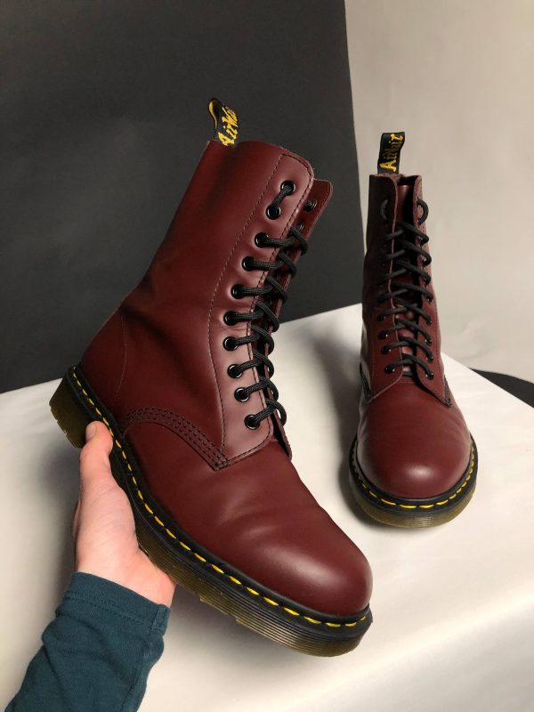 Вінтажні Dr. Martens 1490 - Cherry Red Smooth (UK 7 EU 41) купити в Україні, в хорошому стані Dr. Martens 1490 - Cherry Red Smooth (UK 7 EU 41) , вживані Dr. Martens 1490 - Cherry Red Smooth (UK 7 EU 41)