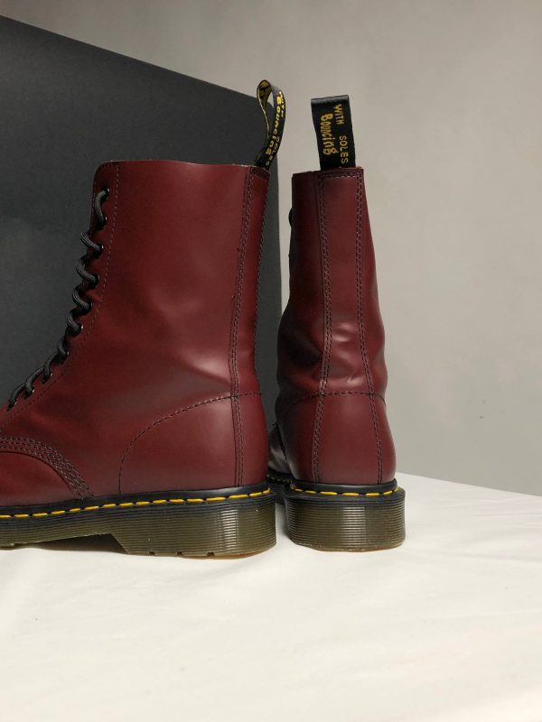 Вінтажні Dr. Martens 1490 - Cherry Red Smooth (UK 7 EU 41) купити в Україні, в хорошому стані Dr. Martens 1490 - Cherry Red Smooth (UK 7 EU 41) , вживані Dr. Martens 1490 - Cherry Red Smooth (UK 7 EU 41)