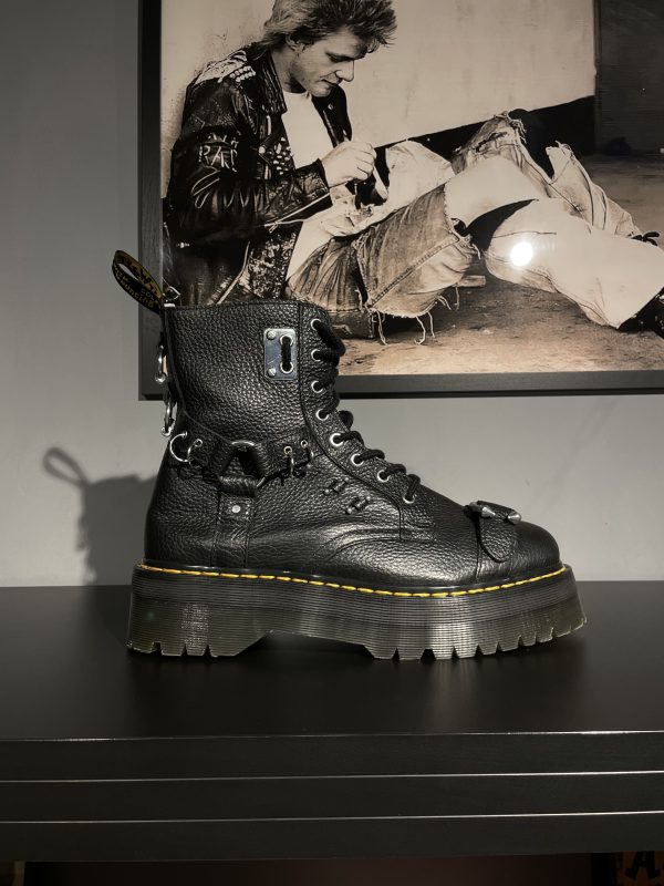 Оригінальні Dr. Martens Jadon Piercing - Black Milled Nappa (UK 10 EU 45) в хорошому стані на resale.martens.com.ua