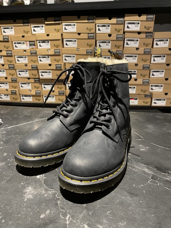 Вживані зимові черевики Dr. Martens Serena – Black Burnished Wyoming (UK 6 EU 39) в ідеальному стані з мінімальним зносом