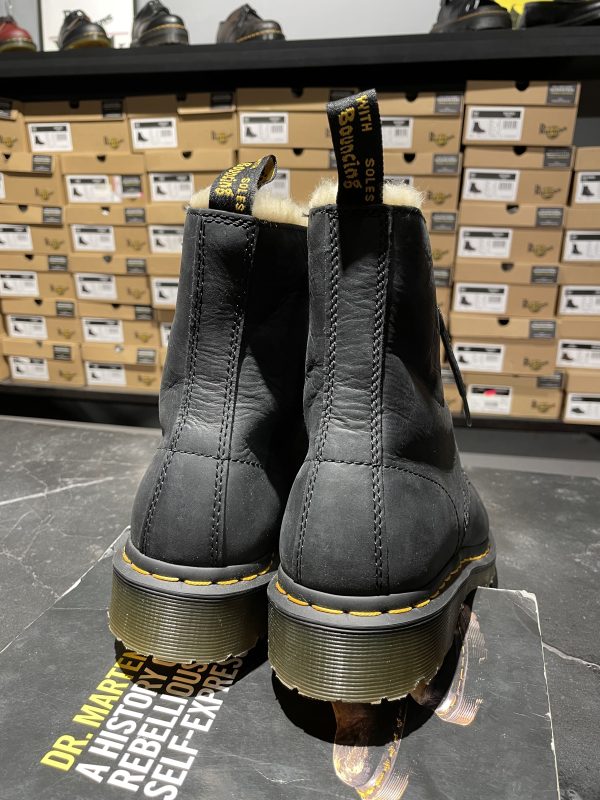 Вживані зимові черевики Dr. Martens Serena – Black Burnished Wyoming (UK 6 EU 39) в ідеальному стані з мінімальним зносом