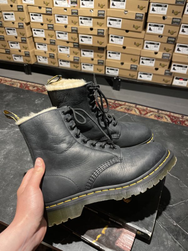 Вживані зимові черевики Dr. Martens Serena – Black Burnished Wyoming (UK 6 EU 39) в ідеальному стані з мінімальним зносом