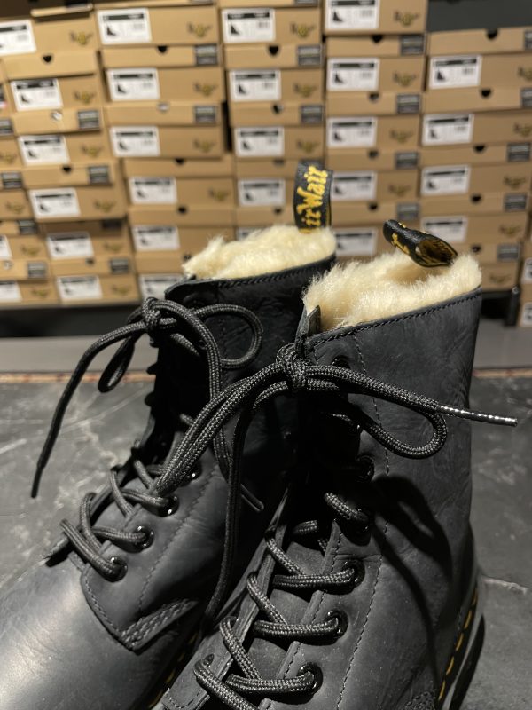 Вживані зимові черевики Dr. Martens Serena – Black Burnished Wyoming (UK 6 EU 39) в ідеальному стані з мінімальним зносом