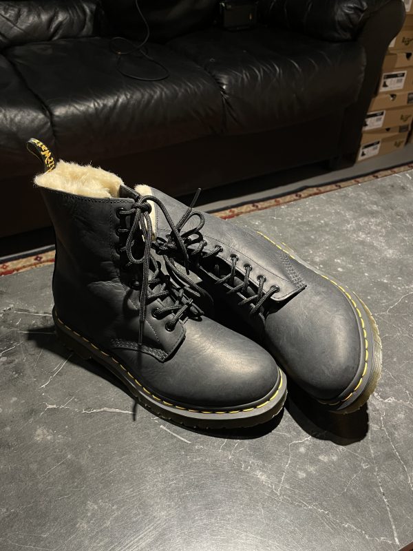 Вживані зимові черевики Dr. Martens Serena – Black Burnished Wyoming (UK 6 EU 39) в ідеальному стані з мінімальним зносом