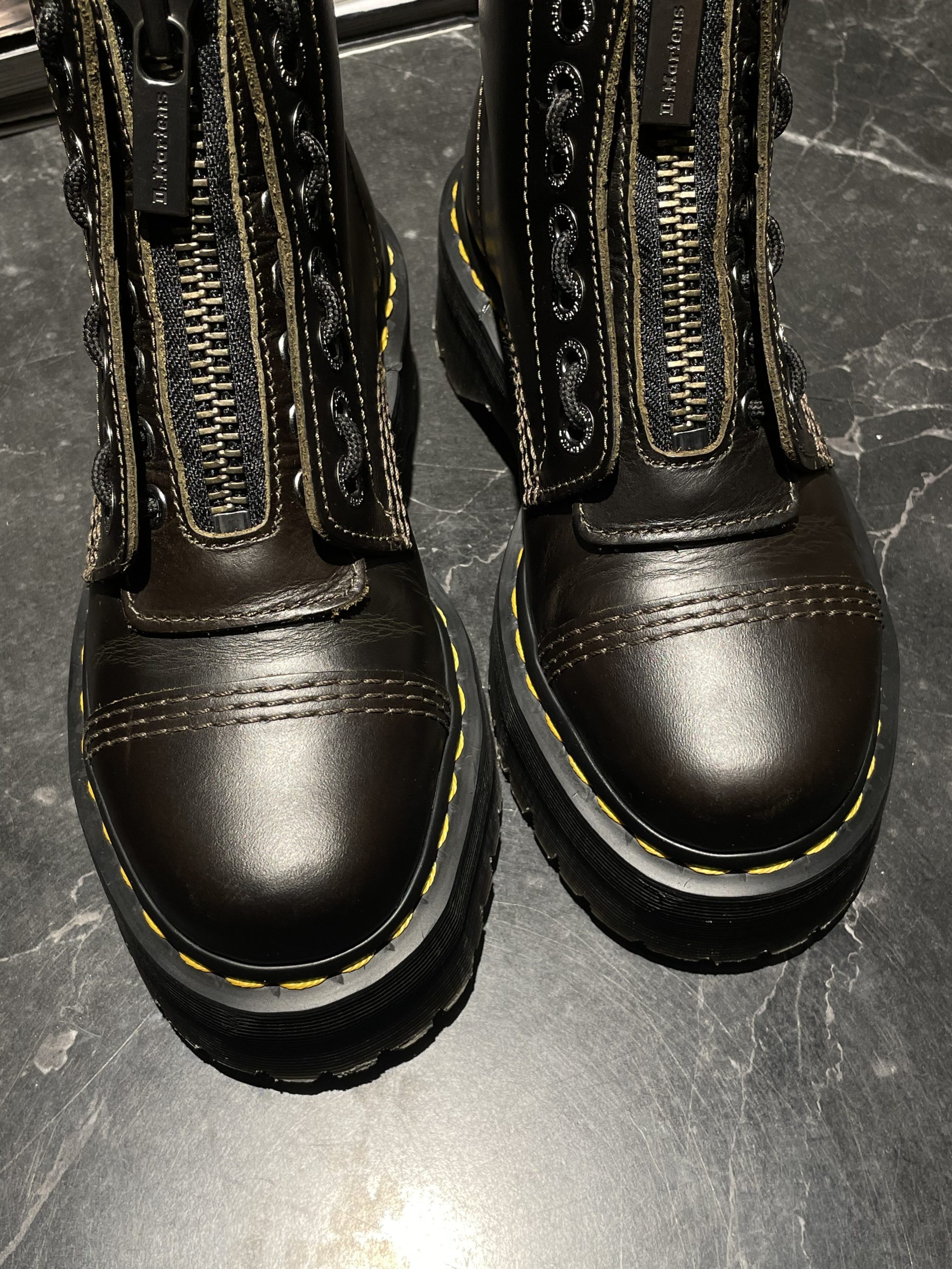 Dr. Martens Sinclair - Dark Taupe Orleans (UK 4 EU 37) (2) Вживані черевики Dr. Martens Sinclair - Dark Taupe Orleans (UK 4 EU 37) в хорошому стані