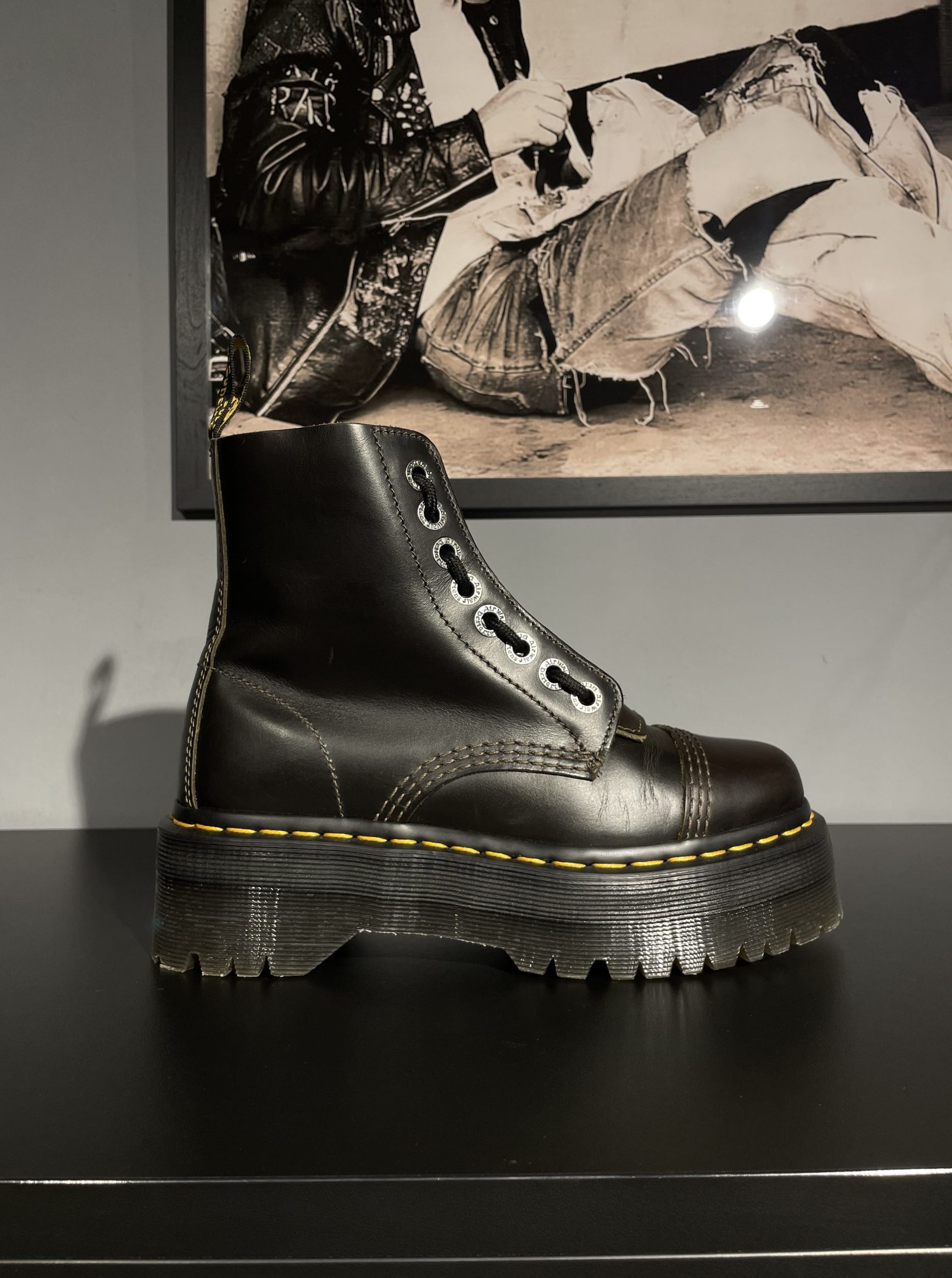 Dr. Martens Sinclair - Dark Taupe Orleans (UK 4 EU 37) Вживані черевики Dr. Martens Sinclair - Dark Taupe Orleans (UK 4 EU 37)