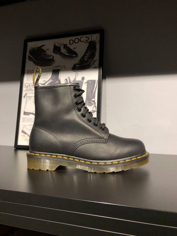 Оригінальні Dr. Martens 1460 - Black Greasy (UK 6 / EU 39) у відмінному стані купити в Україні