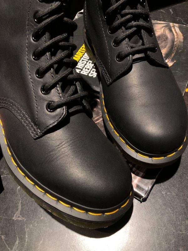 Оригінальні Dr. Martens 1460 - Black Greasy (UK 6 / EU 39) у відмінному стані купити в Україні