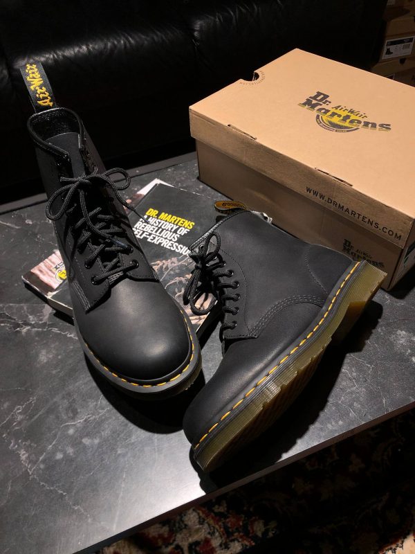 Вживані черевики Dr. Martens 1460 - Black Greasy (UK 7 EU 41) в чудовому стані купити онлайн