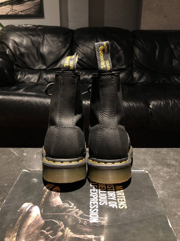 Вживані черевики Dr. Martens 1460 - Black Greasy (UK 7 EU 41) в чудовому стані купити онлайн