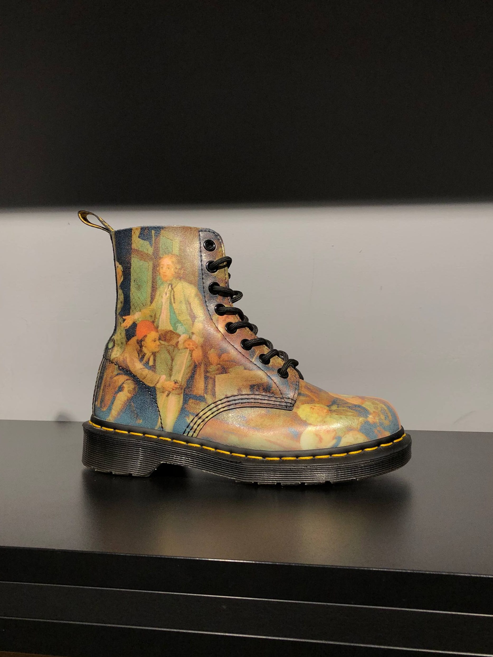 Dr. Martens 1460 Pascal - Museum Collection Hogarth (UK 4 EU 37) (1) Унікальна рідкісна колекційна модель Dr. Martens 1460 Pascal - Museum Collection Hogarth (UK 4 EU 37) в ідеальному стані купити в Україні на resale.martens.com.ua