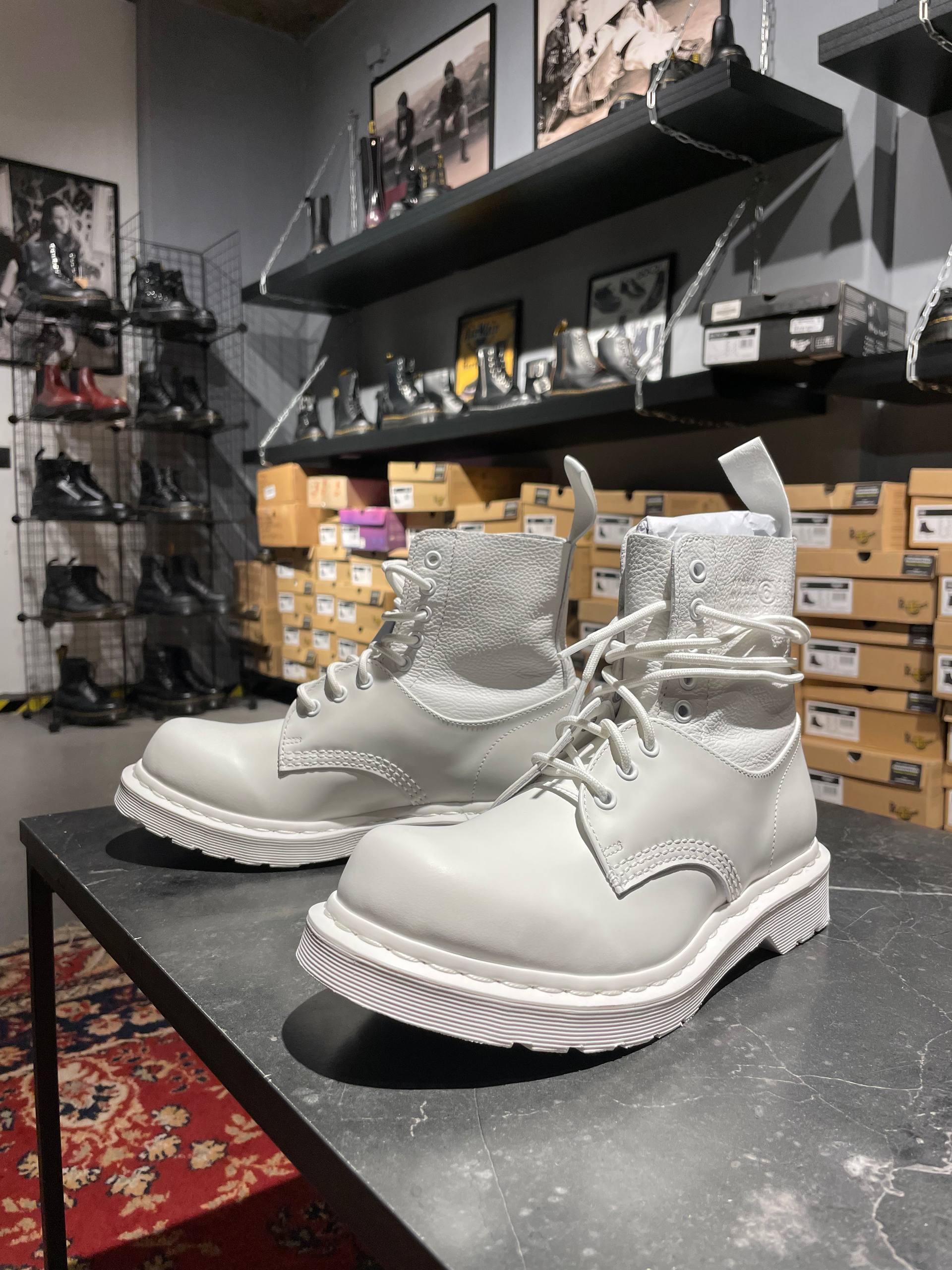 Dr.Martens x MM6 Maison Margiela 1460 8-EYE Vintage Smooth/White Virginia/White