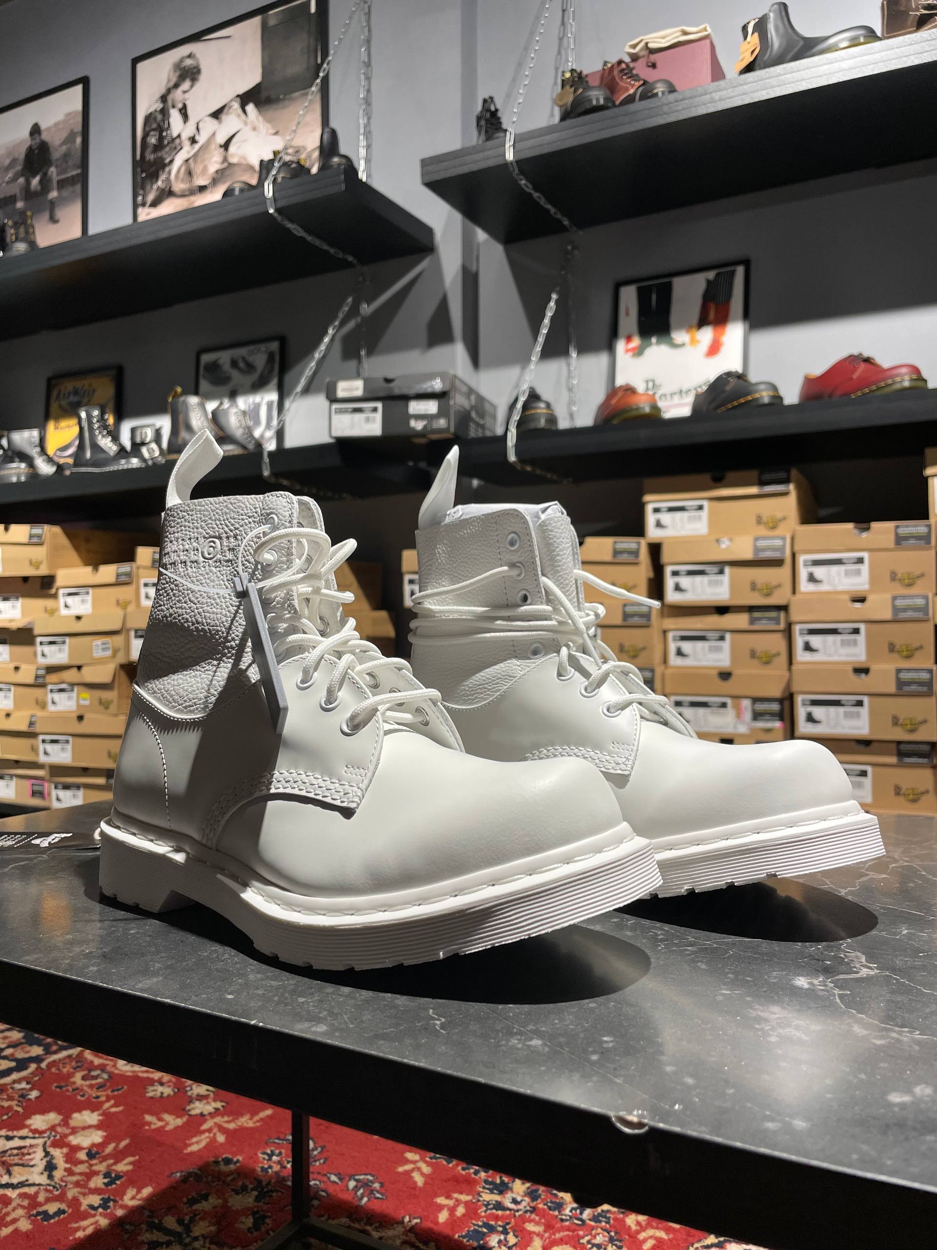 Dr.Martens x MM6 Maison Margiela 1460 8-EYE Vintage Smooth/White Virginia/White