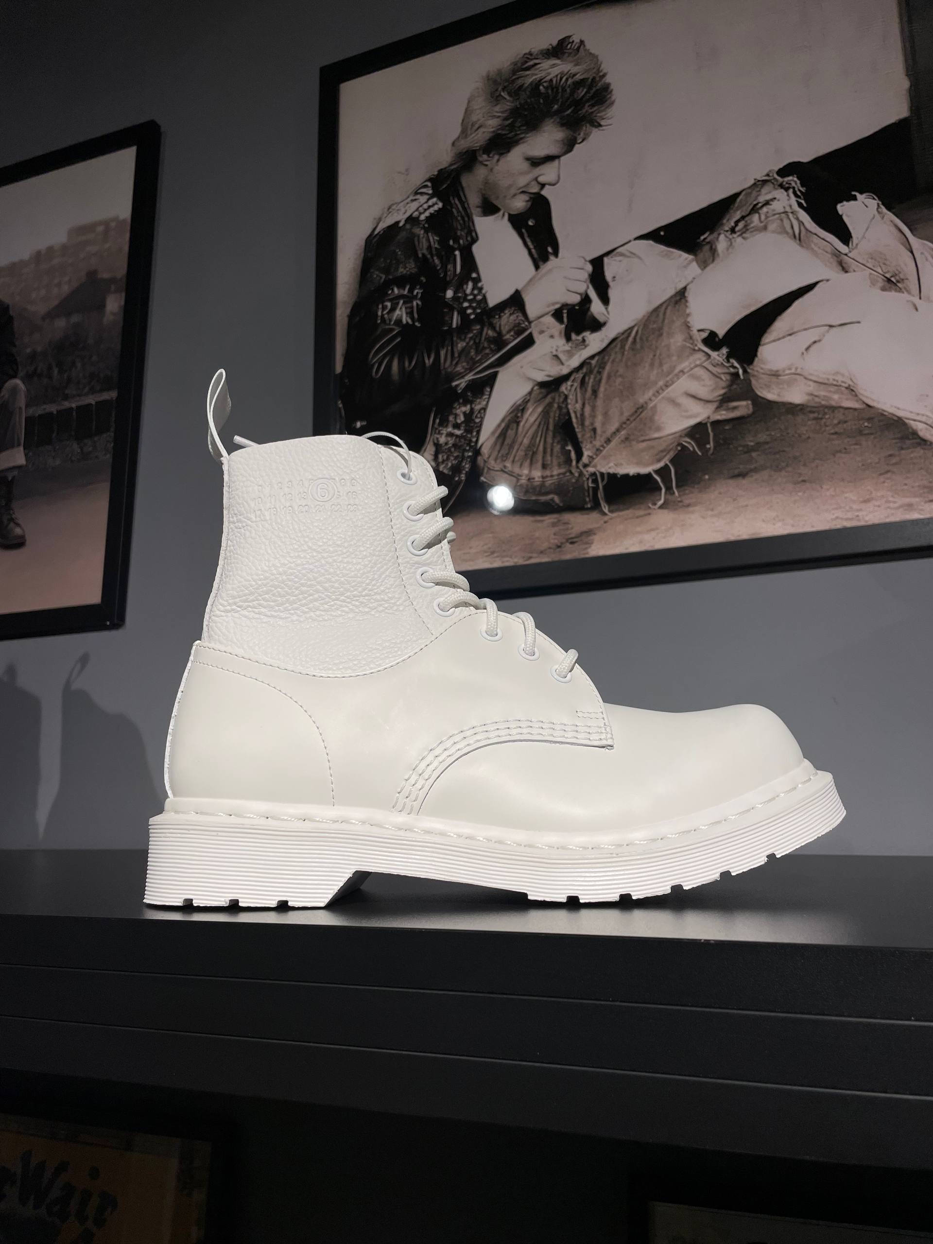 Dr.Martens x MM6 Maison Margiela 1460 8-EYE Vintage Smooth/White Virginia/White