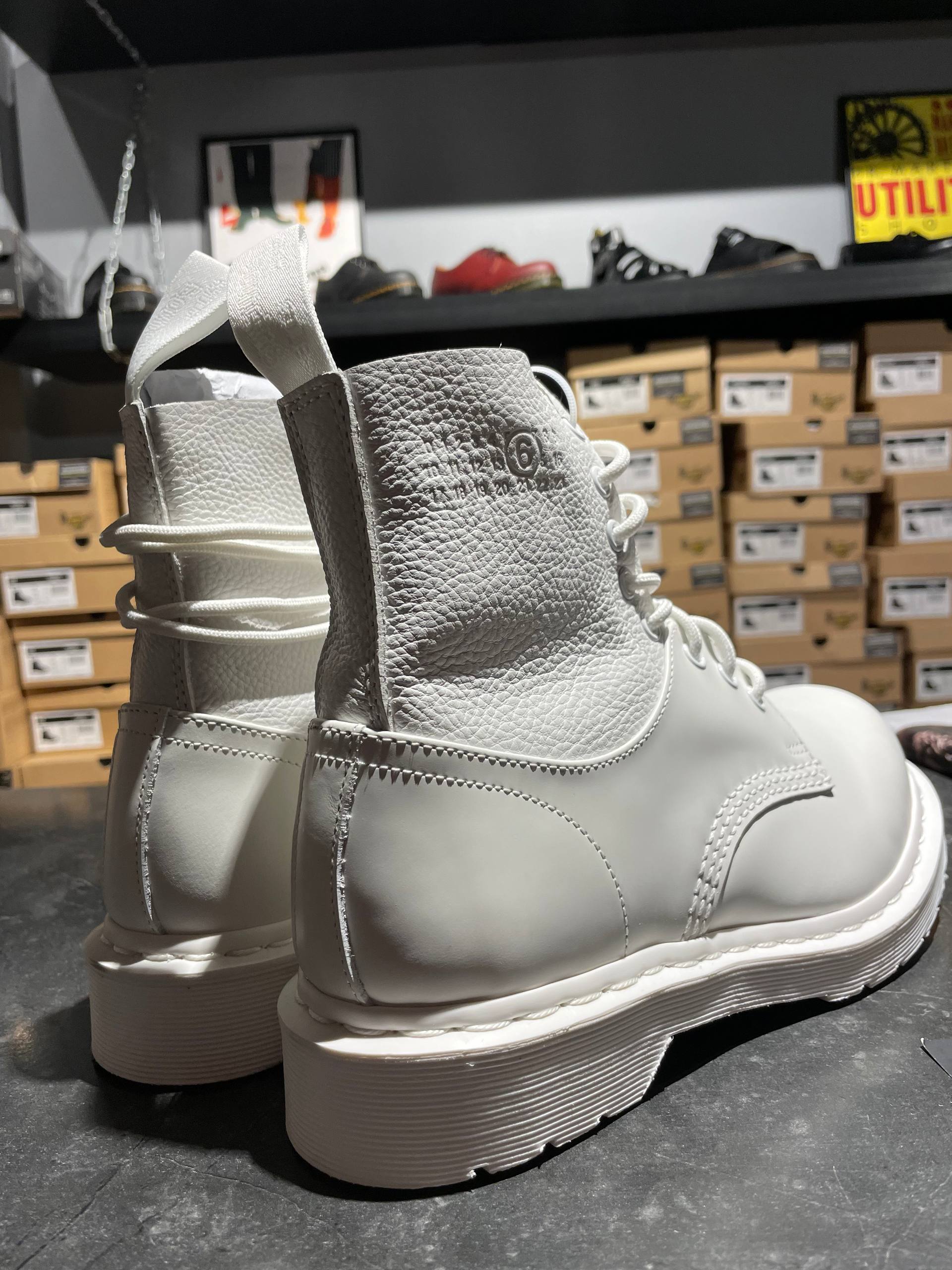 Dr.Martens x MM6 Maison Margiela 1460 8-EYE Vintage Smooth/White Virginia/White