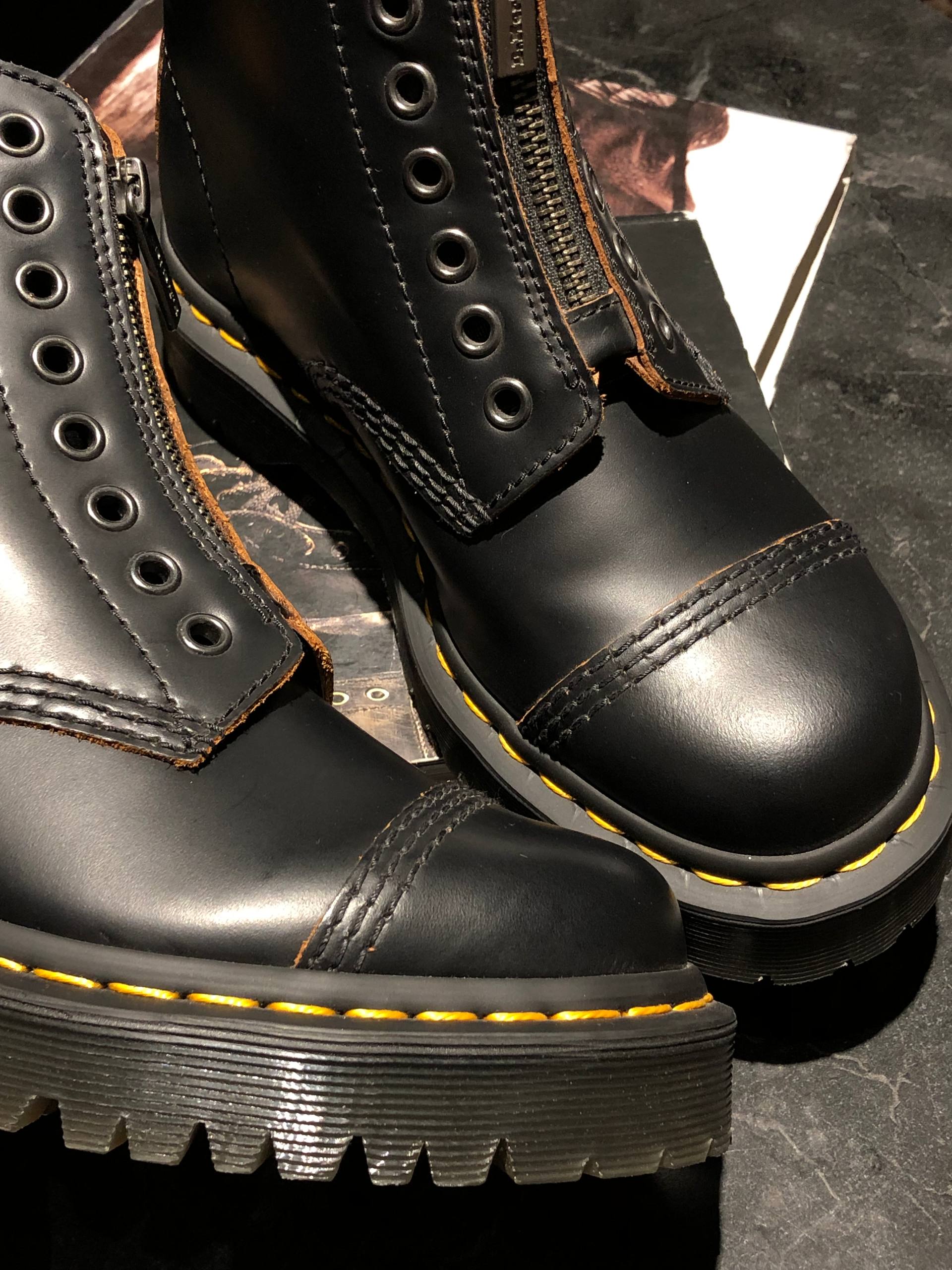 Dr. Martens 1460 Bex Laceless - Black Smooth (UK 4 EU 37) (4) Черевики Dr. Martens 1460 Bex Laceless - Black Smooth (UK 4 EU 37) купити в Україні