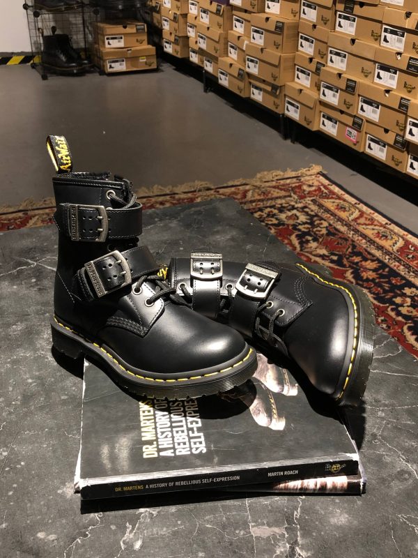 Dr. Martens 1460 - Black Classic Pull Up (UK 4 EU 37)