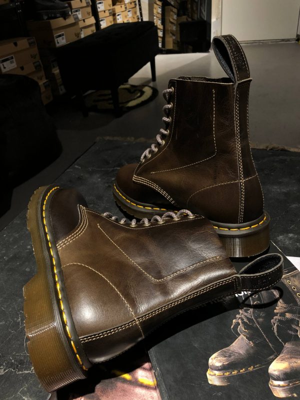 Вінтажне взуття Dr. Martens Pascal 'Made In England' - Grey Vintage (UK 8 EU 42) в ідеальному стані