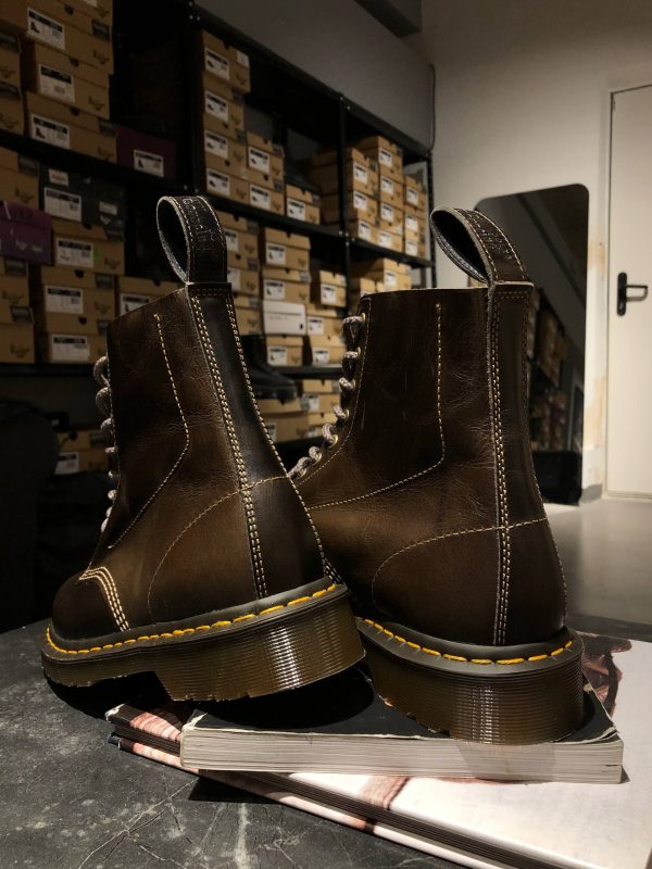 Вінтажне взуття Dr. Martens Pascal 'Made In England' - Grey Vintage (UK 8 EU 42) в ідеальному стані